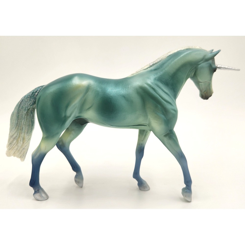 Retired Breyer LE MUR EXCLUSIVE Unicorn Of The Sea 62060 with Sequin Cape - Picture 8 of 16